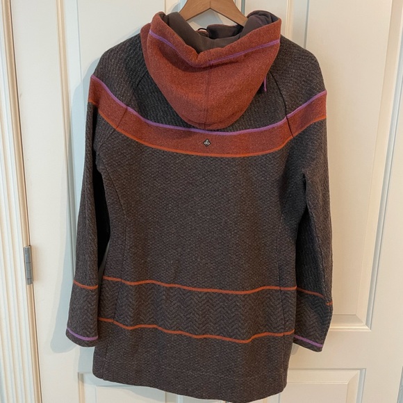 Tunic sweater. Perfect for cold temps. - Picture 2 of 5